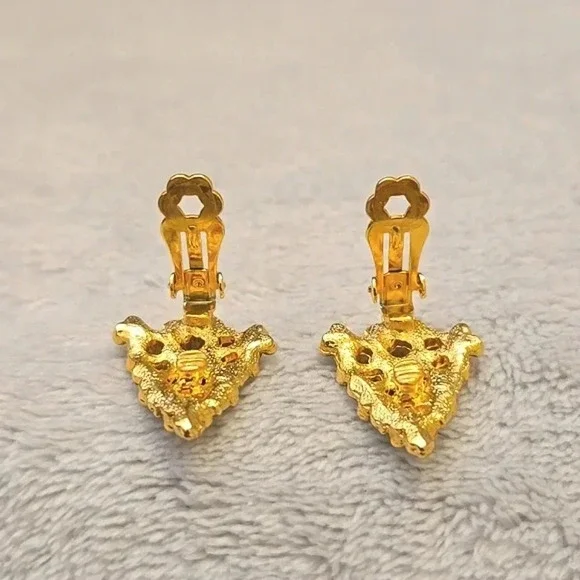 #338 Clip on earring gold tone chrismas tree - Picture 4 of 5